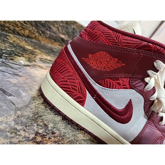 Nike Air Jordan 1 Mid SE Tiki Leaf Red Sail -Women Size 9 Men 7.5 - Picture 9 of 11